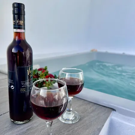 Perla, Luxury With Private Jacuzzi Apartment Perissa (Santorini)