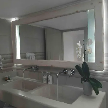 Perla, Luxury With Private Jacuzzi Perissa (Santorini)