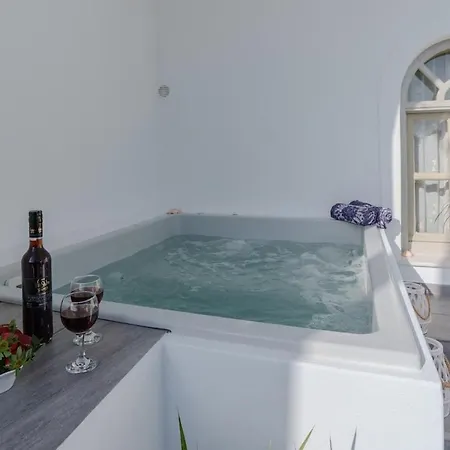 Perla, Luxury With Private Jacuzzi Apartment Perissa (Santorini)